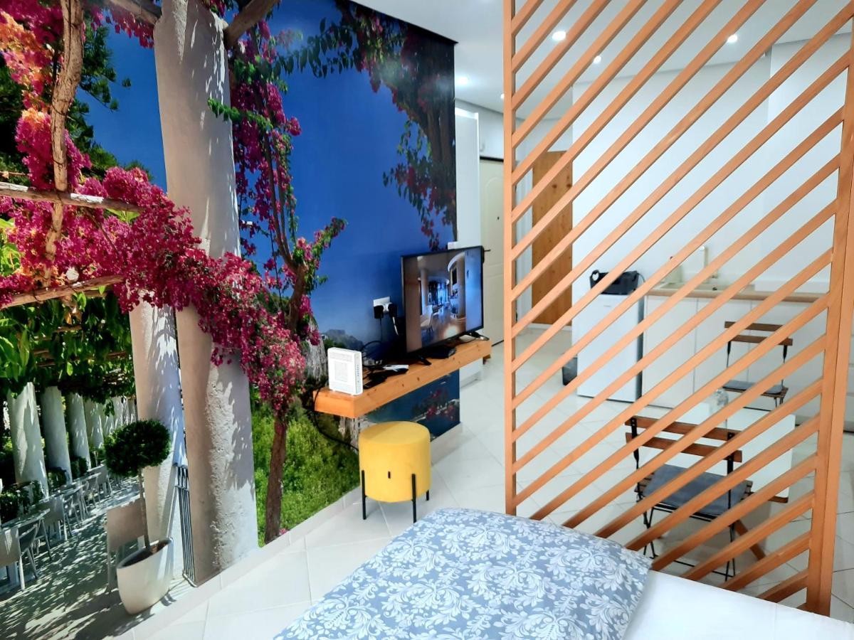 Saranda Promenade Apts Exterior photo